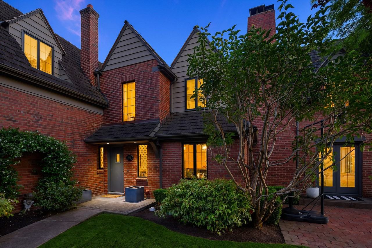 1990 Magnolia Blvd W - Photo 3 of 41