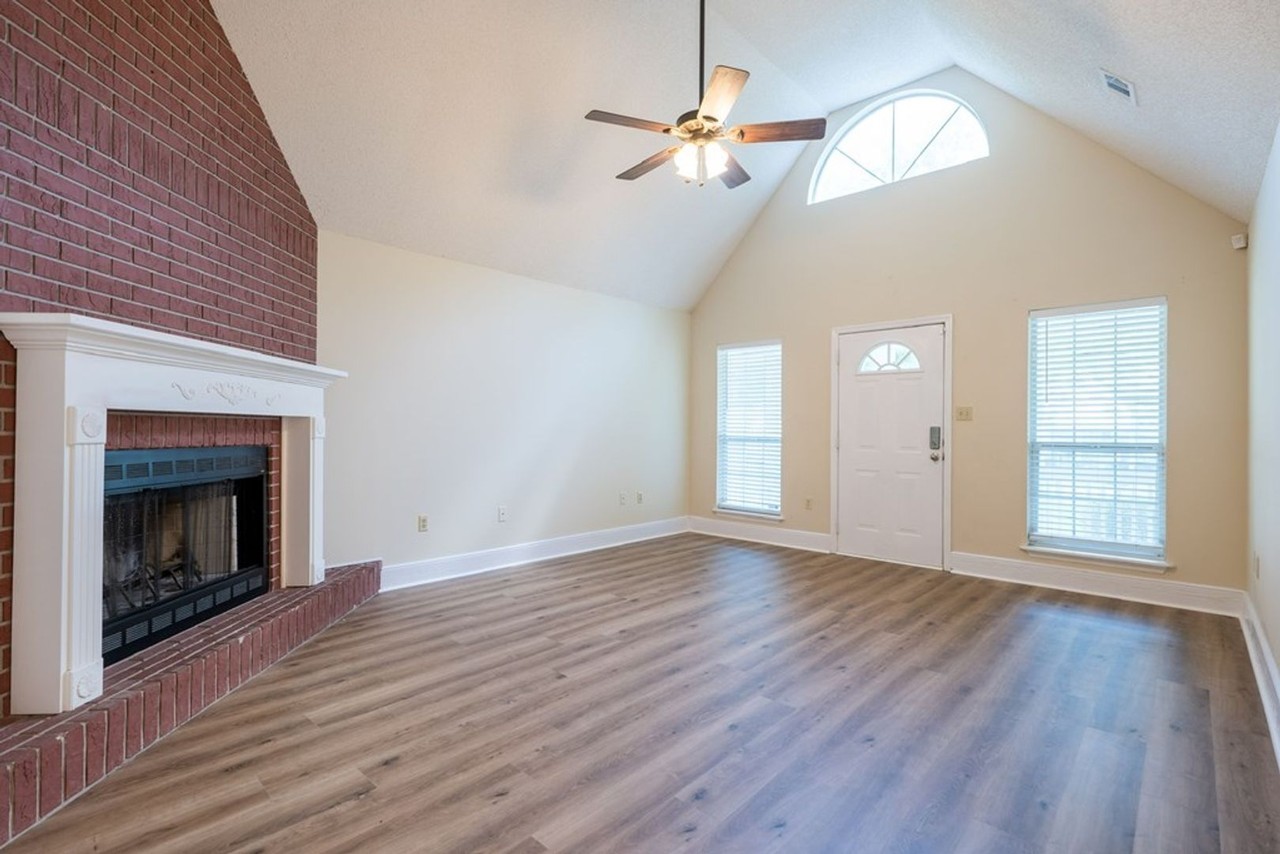 156 Beaver St - Photo 4 of 15
