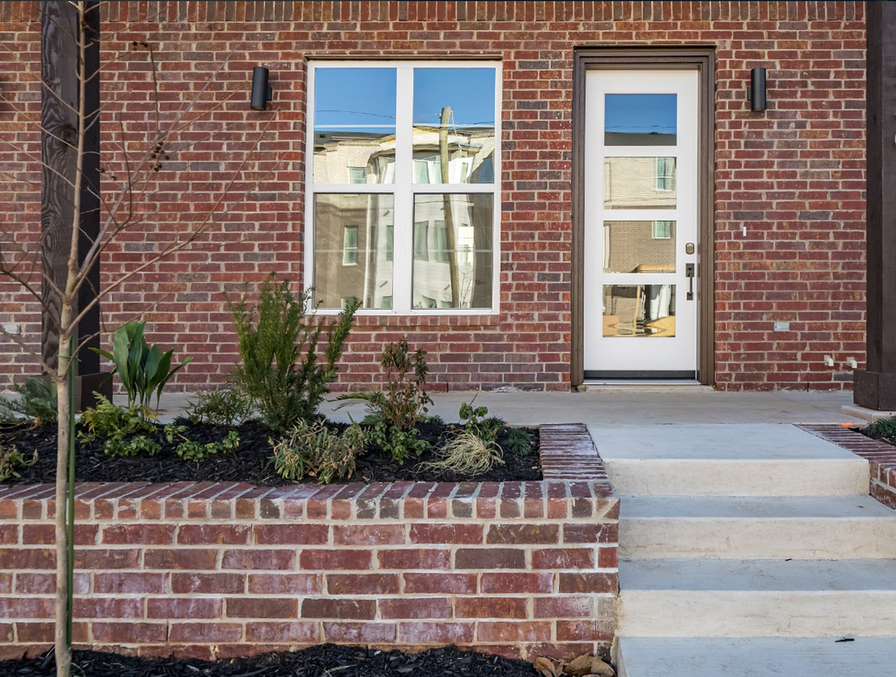 526 W Erwin St - Photo 2 of 29