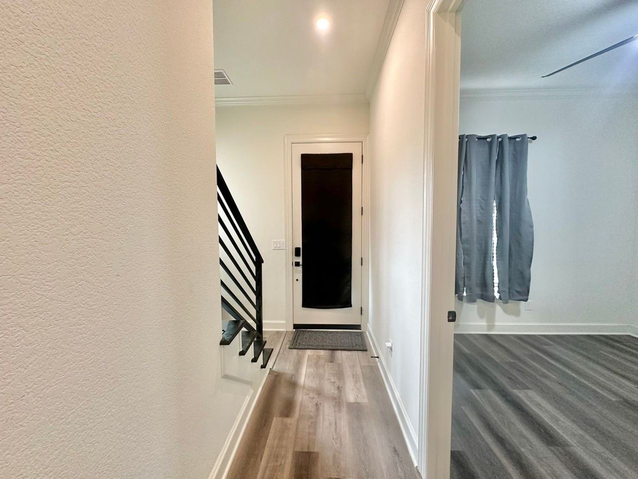 526 W Erwin St - Photo 3 of 29