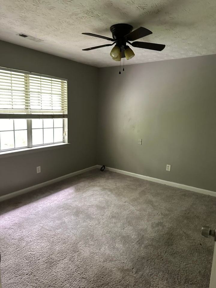 4766 Victoria Dr - Photo 2 of 5