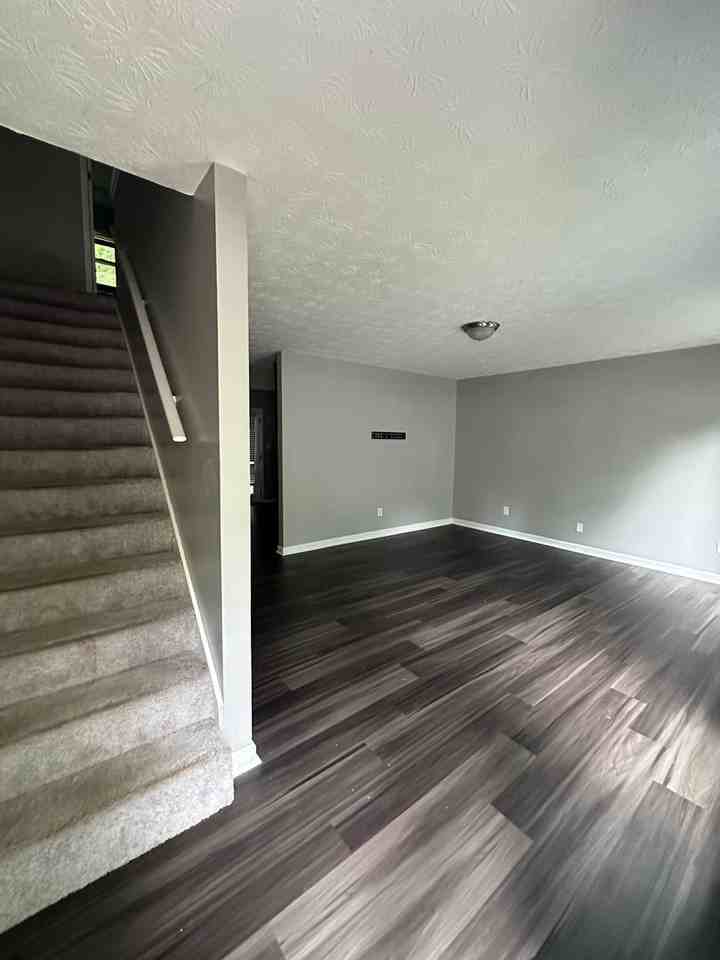 4766 Victoria Dr - Photo 4 of 5