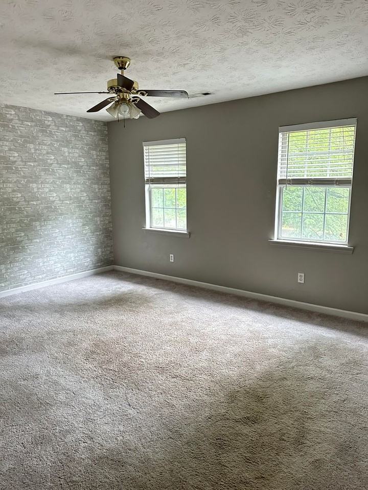 4766 Victoria Dr - Photo 5 of 5