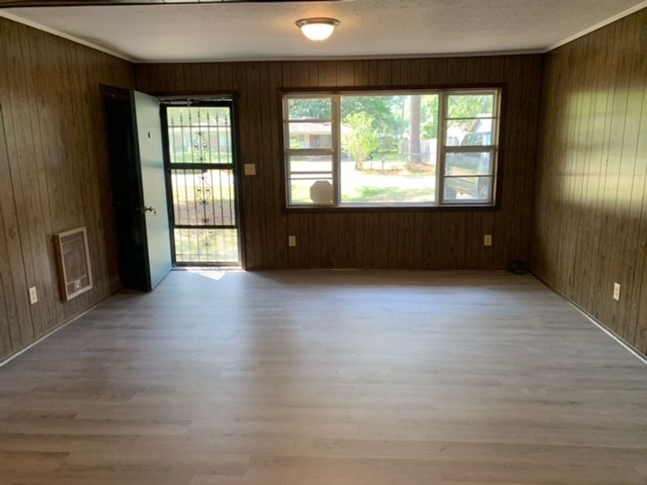 1309 Vine St - Photo 4 of 14