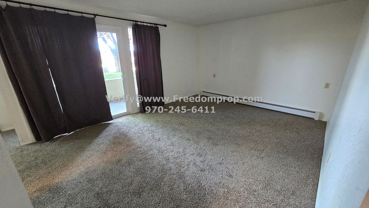 812 E Cedar Court - Photo 3 of 10