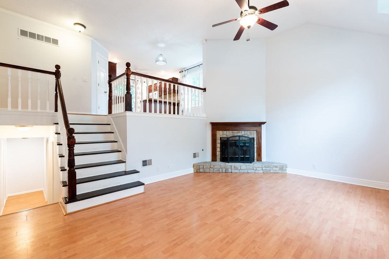 1216 E Sheridan Bridge Ln - Photo 5 of 38