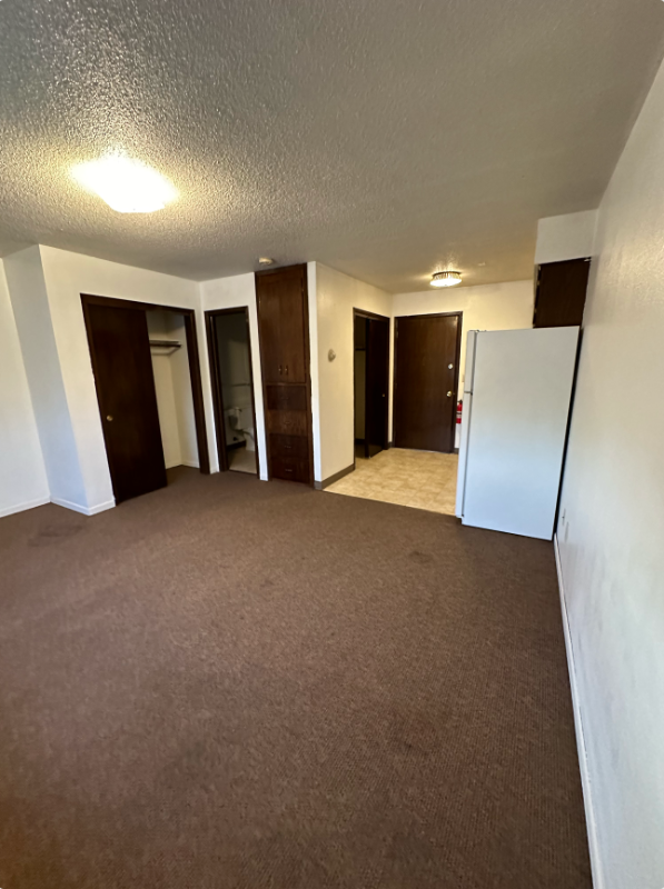 320 Oak Ave N #222 - Photo 2 of 5