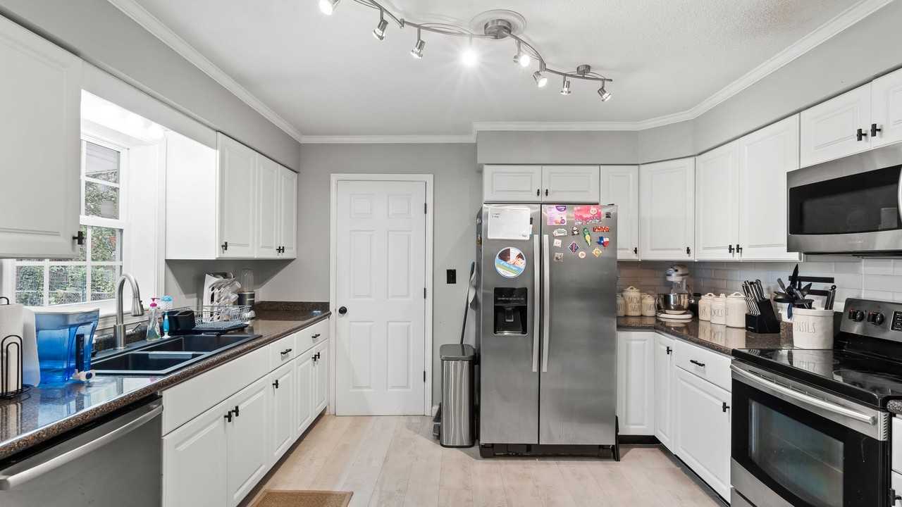 203 Pineview Rd - Photo 2 of 27