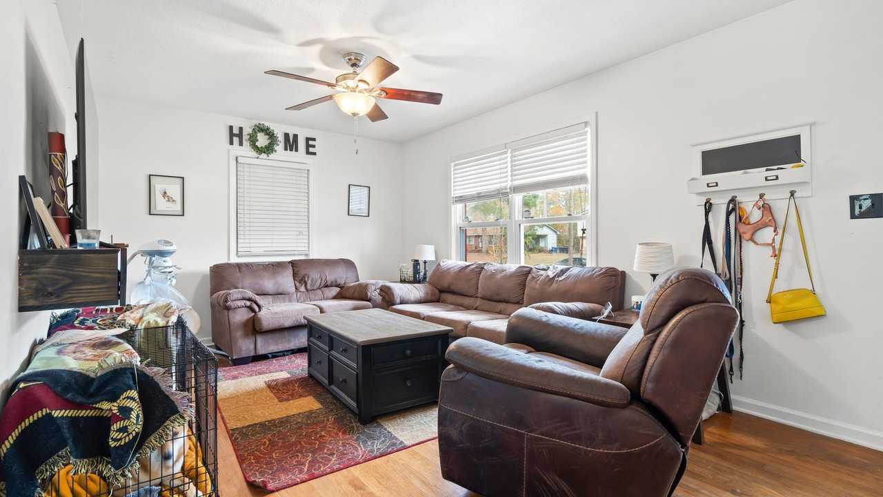 203 Pineview Rd - Photo 3 of 27