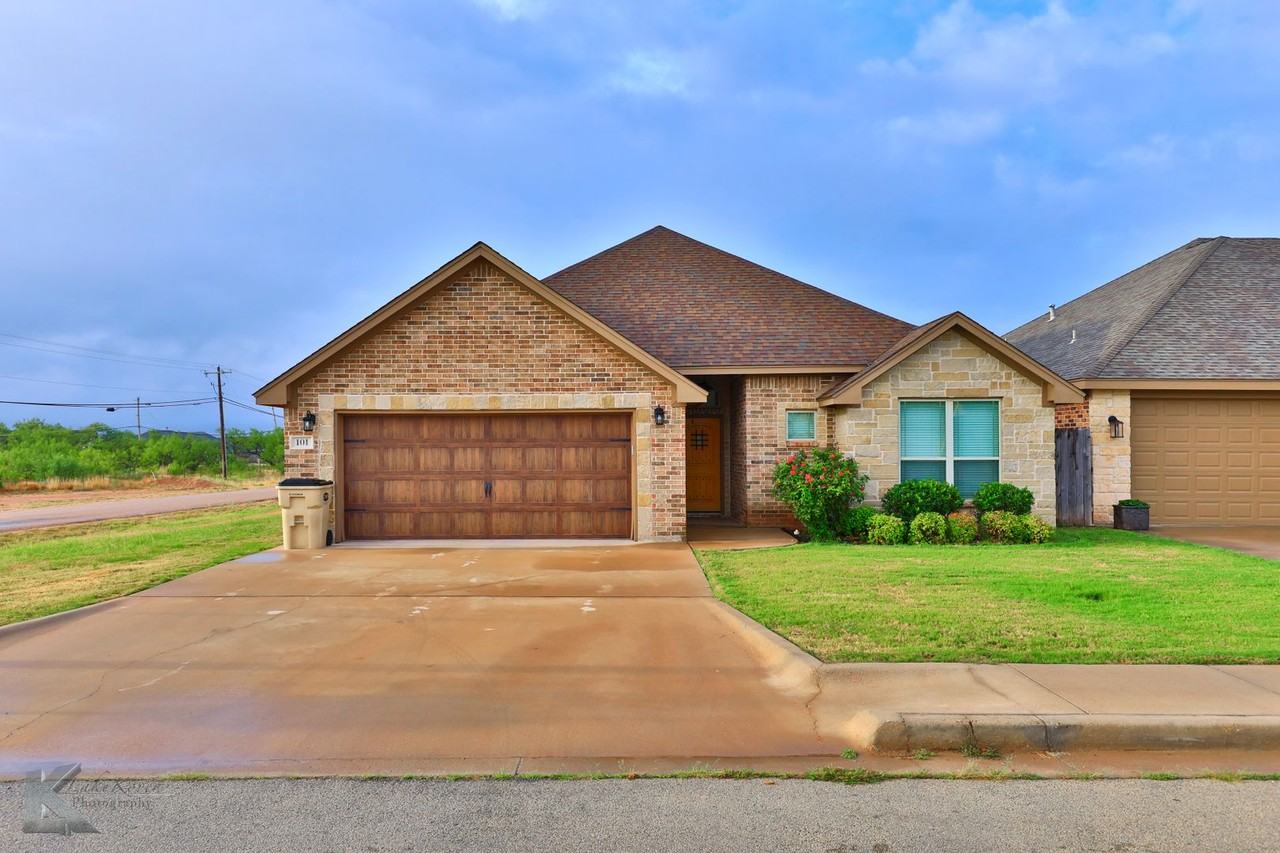 101 Silverado Cir - Photo 2 of 40