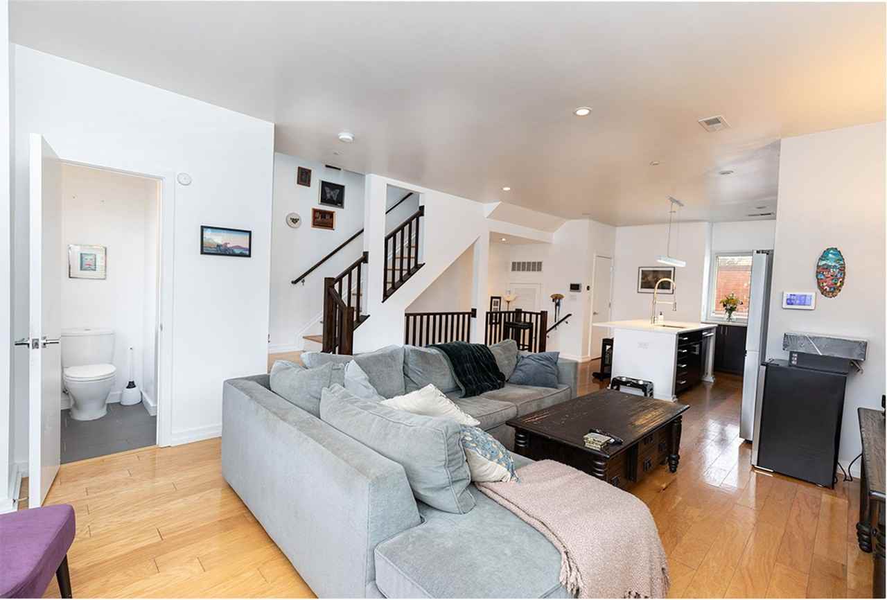 1038 Otis St Ne - Photo 5 of 20