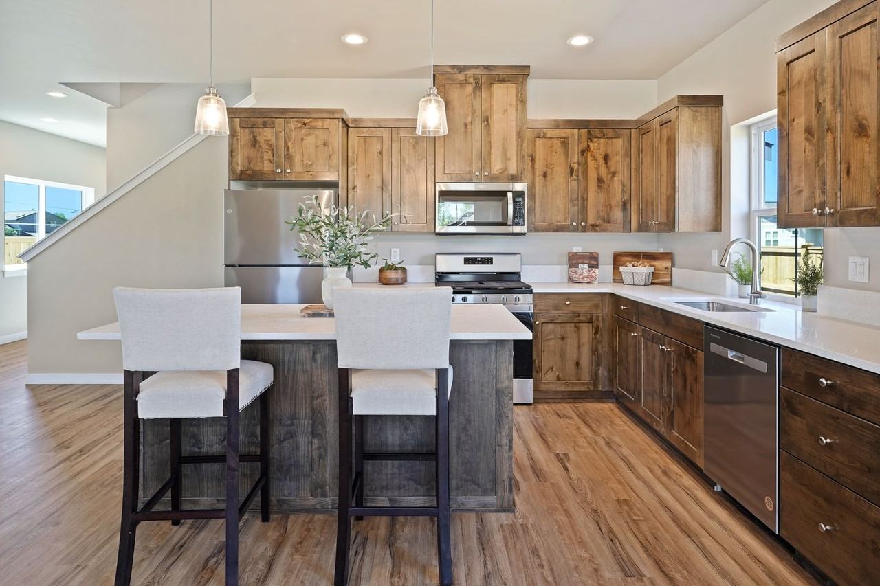 803 Nw 18th Ct - Photo 3 of 12