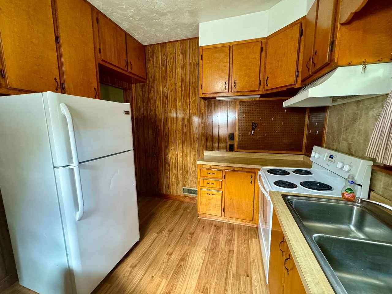 1430 S 33rd St - Photo 4 of 20