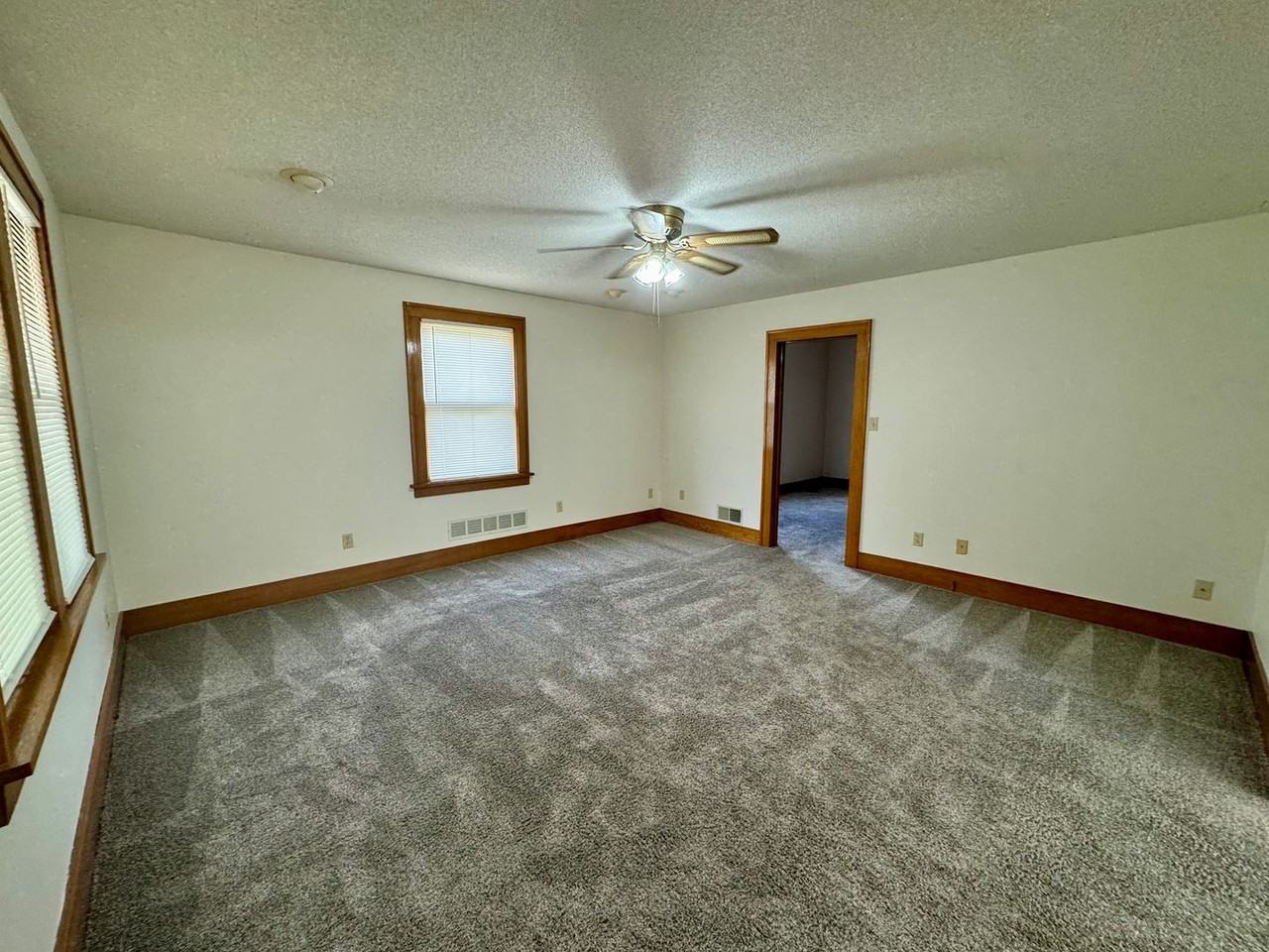 1430 S 33rd St - Photo 7 of 20