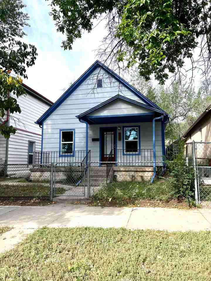 230 N Walnut St
