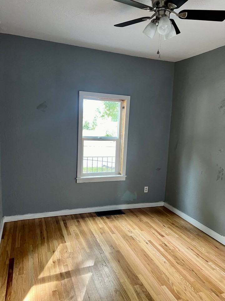 230 N Walnut St - Photo 4 of 14