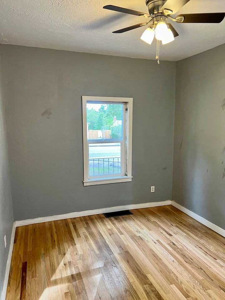 230 N Walnut St - Photo 5 of 14