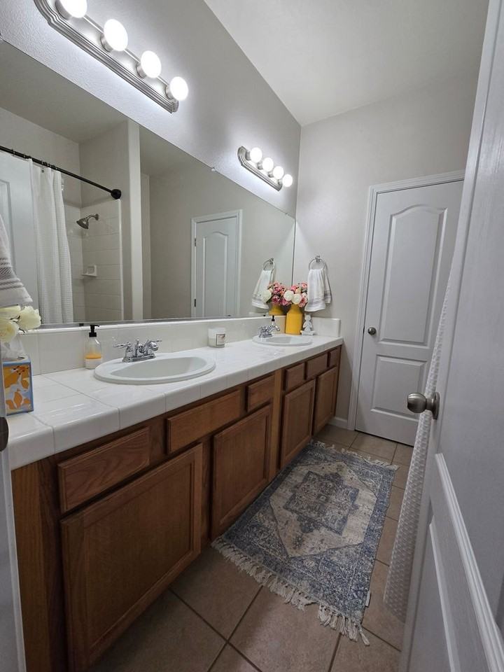 982 Freedom Dr - Photo 2 of 21