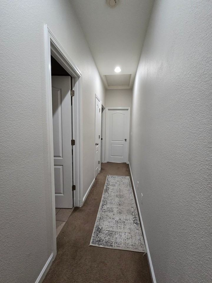 982 Freedom Dr - Photo 3 of 21