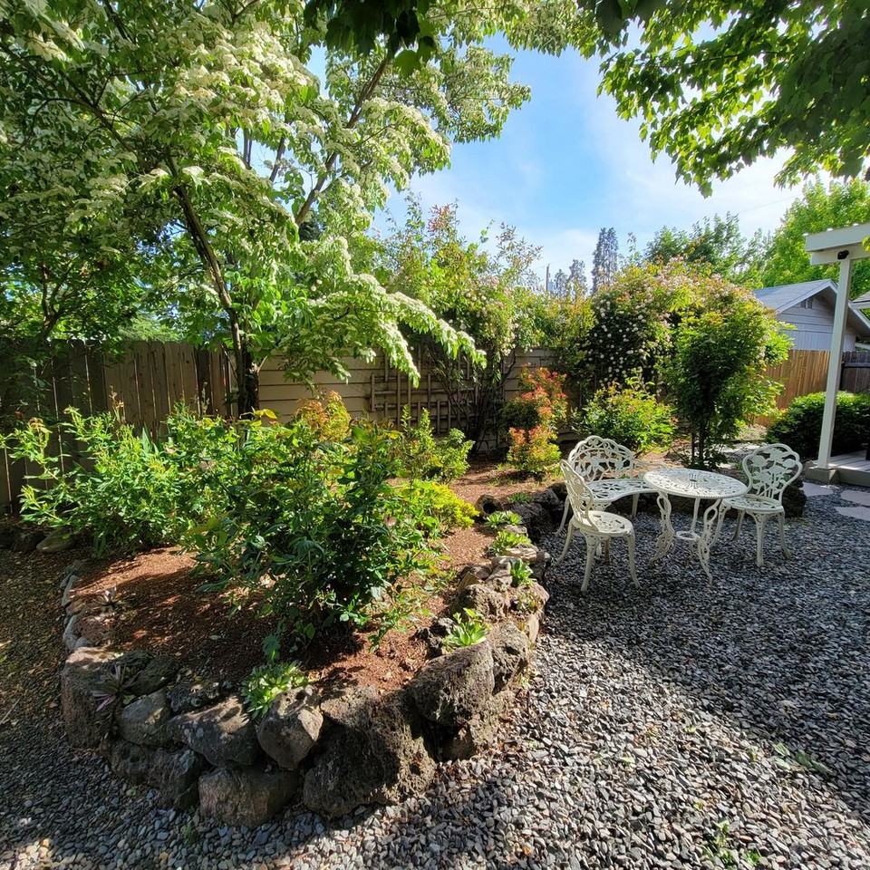 709 Sw Cypress St - Photo 6 of 23