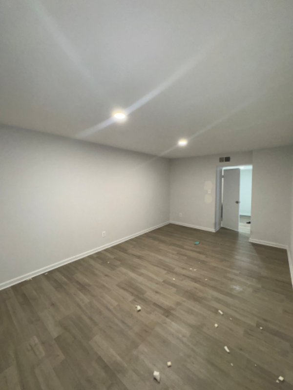 8001 Chanute Pl - Photo 5 of 7