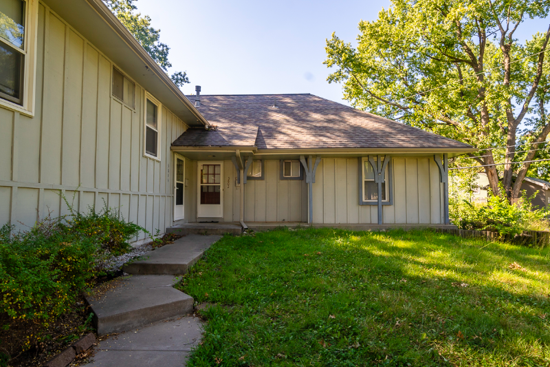 22921 W 72nd Ter - Photo 4 of 20