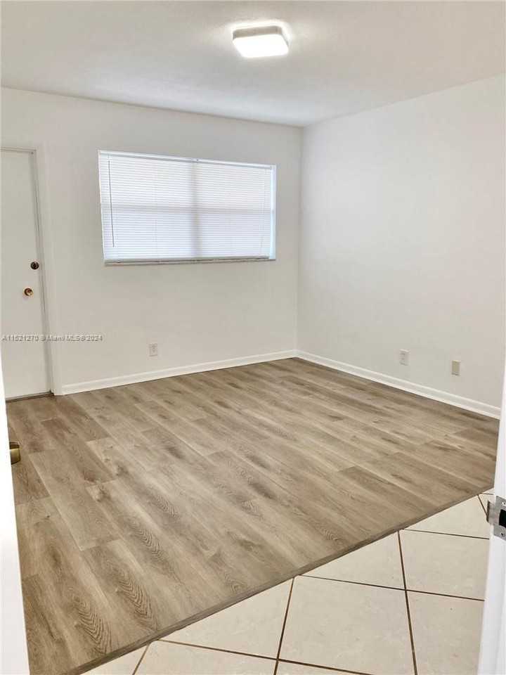 402 Lakeside Dr - Photo 3 of 7