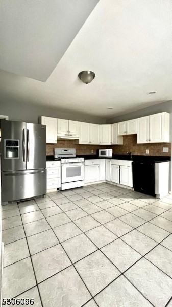 923 Magnolia Ave Apt 01 - Photo 2 of 17