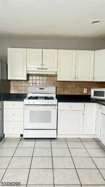 923 Magnolia Ave Apt 01 - Photo 3 of 17