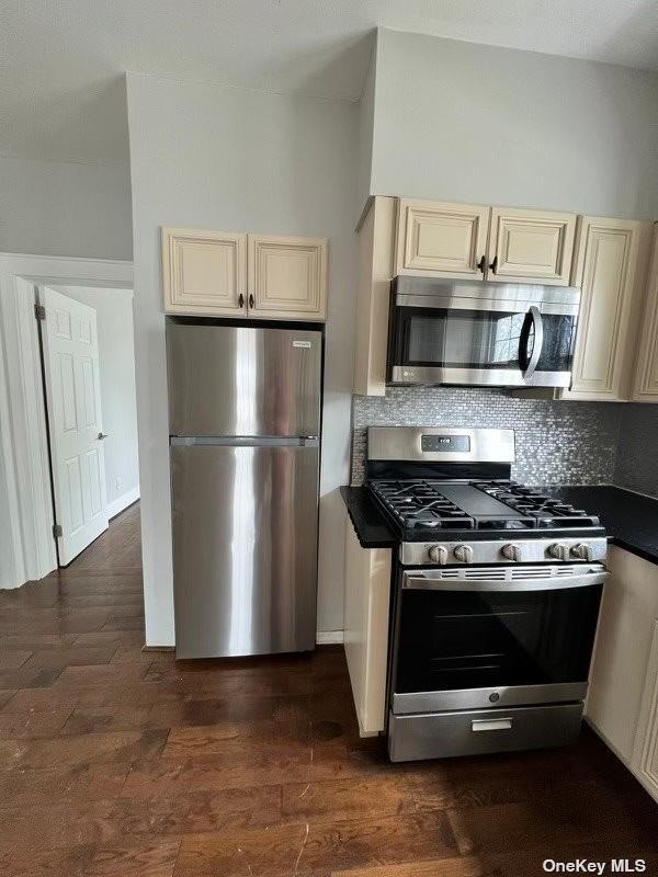 530 Oceanpoint Ave - Photo 2 of 10