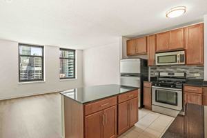 featured image of 555 W Kinzie St