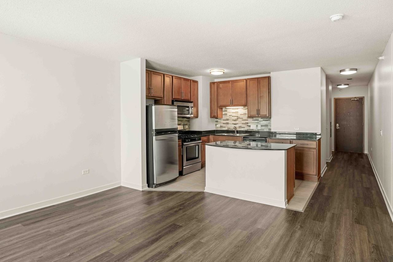 555 W Kinzie St - Photo 3 of 33