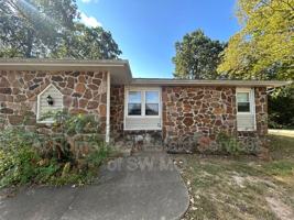 featured image of 1908 Bellerive Dr