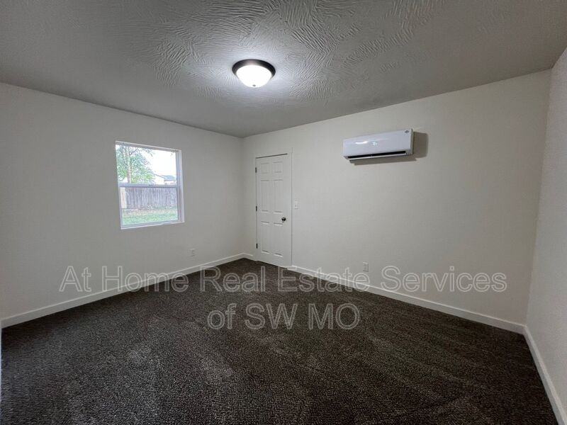 349 N Homewood Ave - Photo 4 of 11