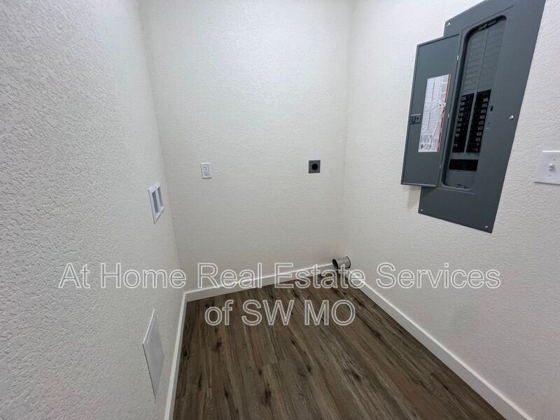 349 N Homewood Ave - Photo 6 of 11