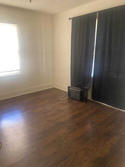 820 S Avenue B - Photo 3 of 5
