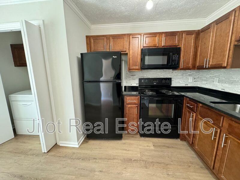 5269 Ridge Forest Dr - Photo 3 of 19