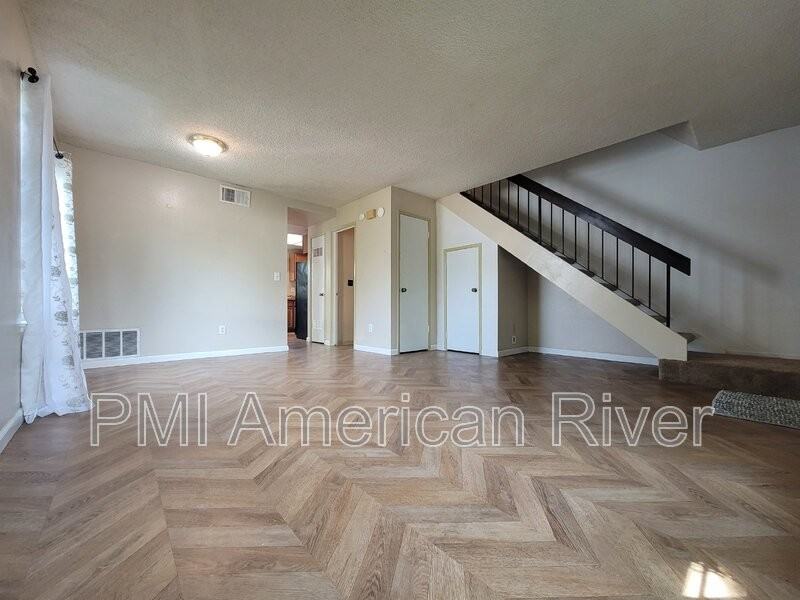 5125 Gibbons Dr - Photo 3 of 18