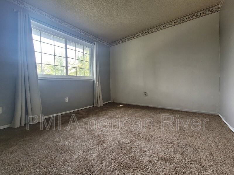 5125 Gibbons Dr - Photo 5 of 18