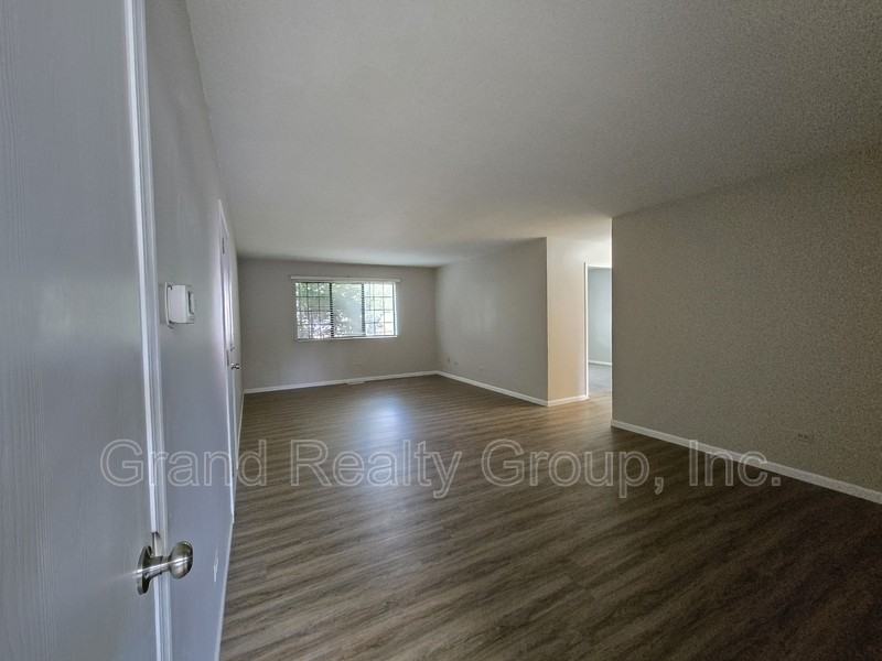587 Anita Ave #1N - Photo 2 of 11