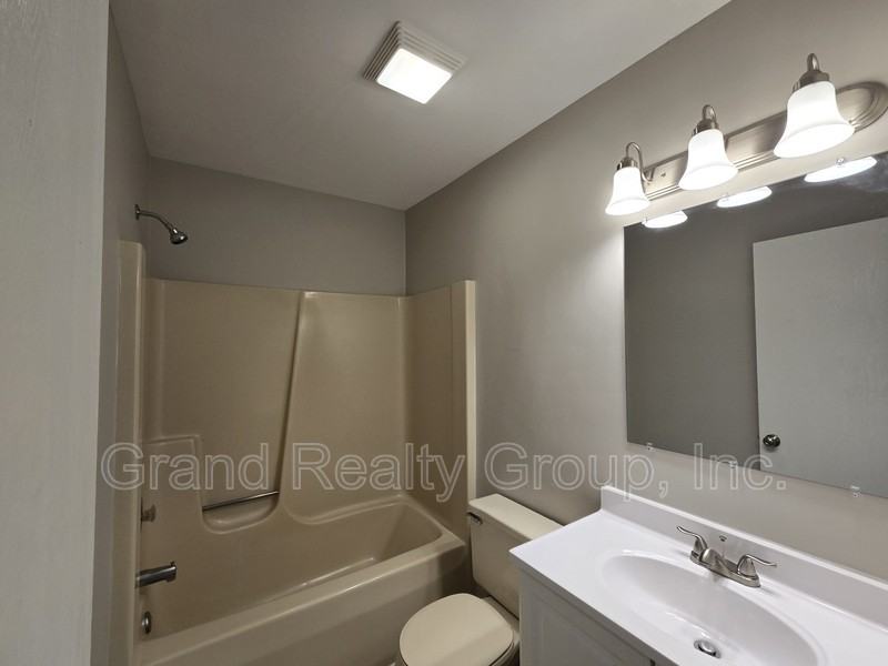 587 Anita Ave #1N - Photo 6 of 11