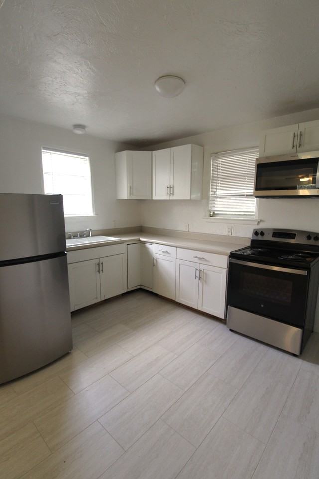 2066 7th St - Photo 4 of 13