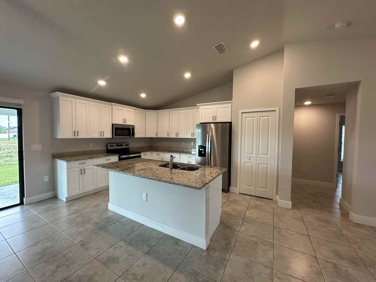 2710 28th St Sw - Photo 4 of 11