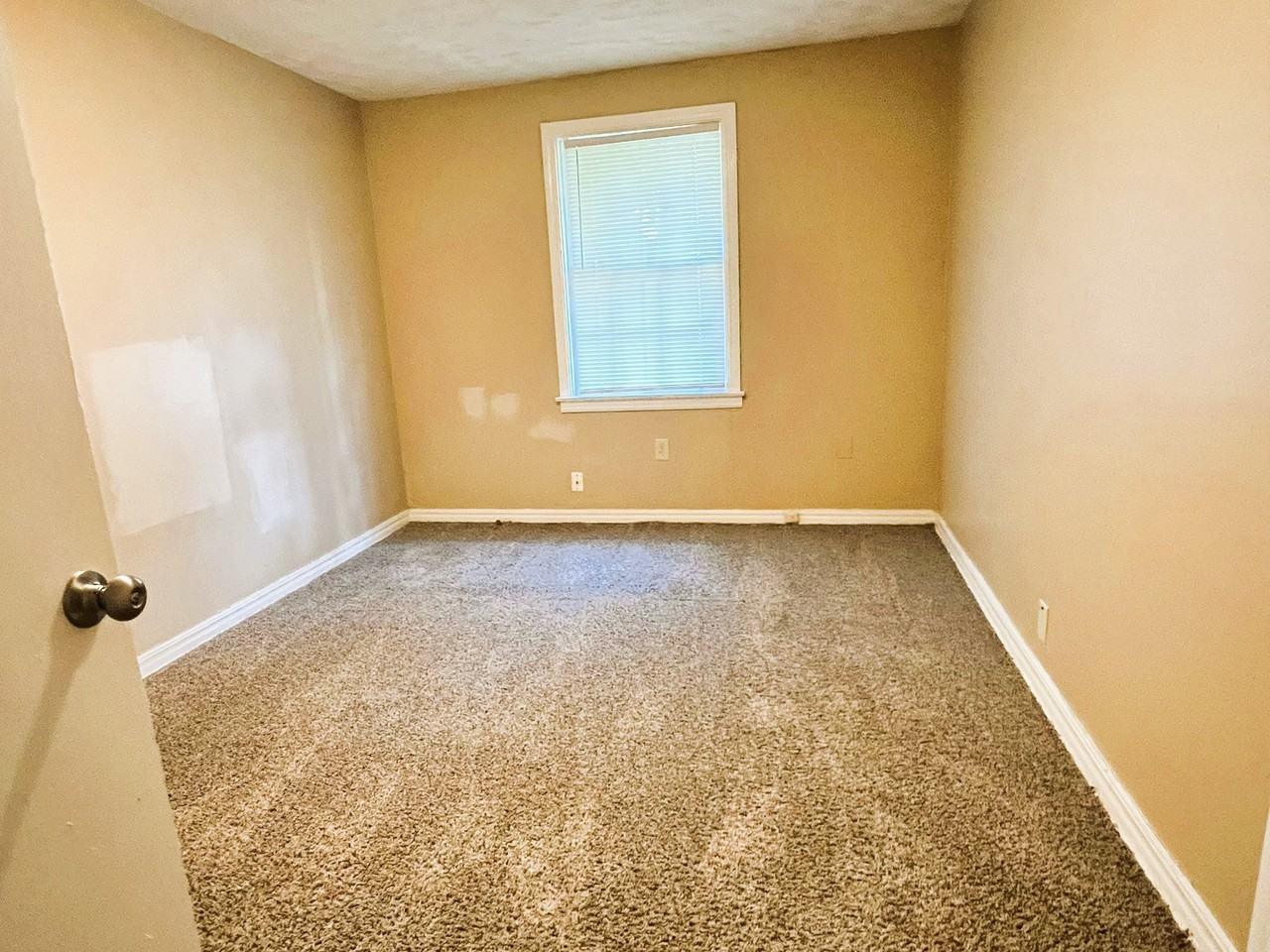 1722 E 22nd St N - Photo 3 of 14