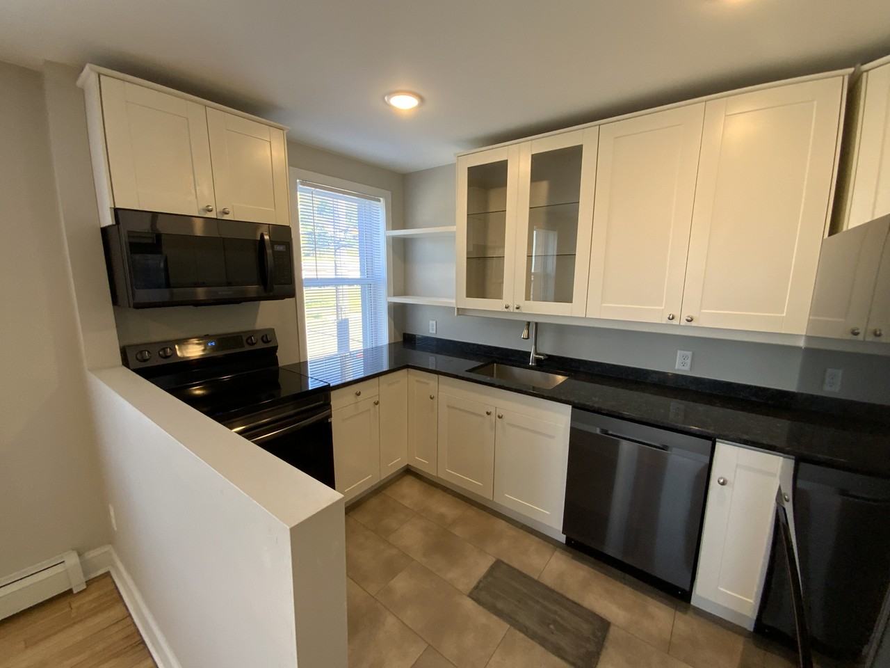 12 N 20Th Ave W - Photo 3 of 31