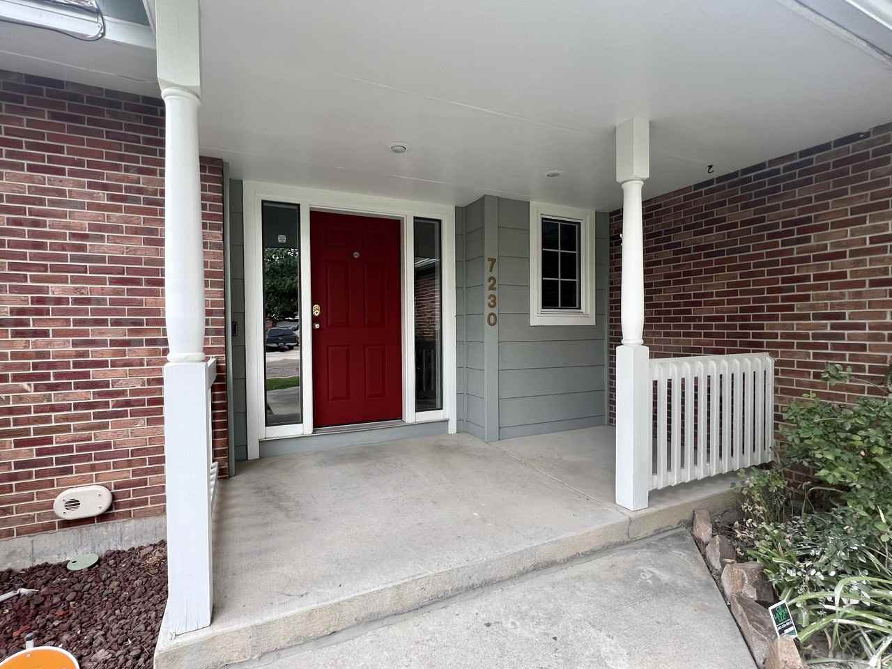 7230 Bridle Dr - Photo 3 of 50