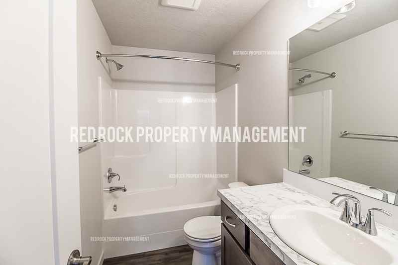 219 S Woodlawn Ln - Photo 3 of 23