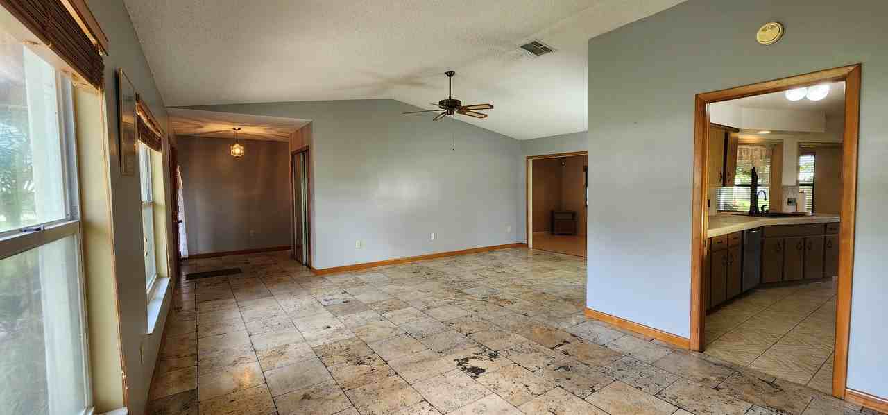 123 Hillcrest Dr - Photo 2 of 21