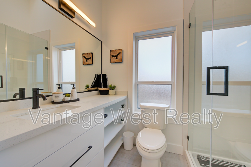 701 Stockwell Ave - Photo 2 of 12