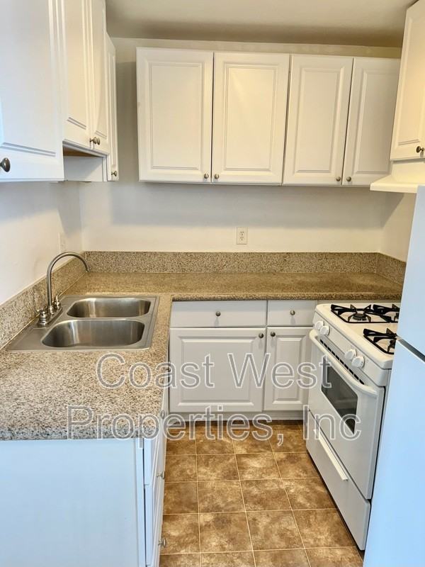 804 S Orange Ave #17 - Photo 6 of 14